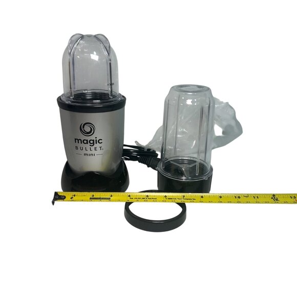 Magic Bullet Mini compact personal blender and accessories - Picture 8 of 8